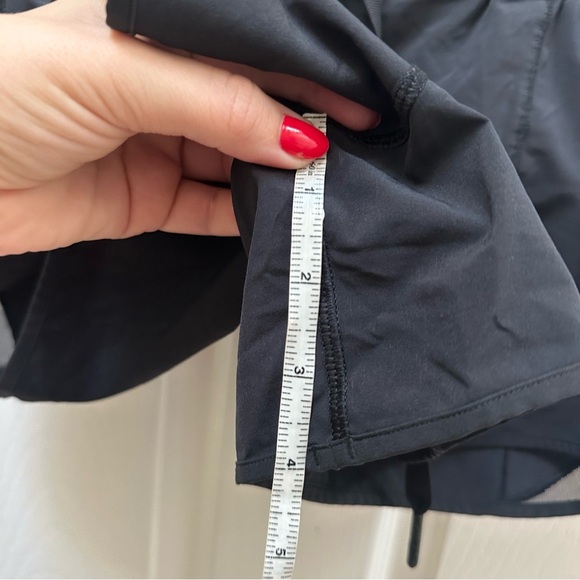 Lululemon Hotty Hot Short (Long 4") Black 6 shorts athletic lined - Picture 3 of 7